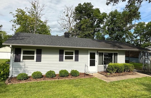 Loveland Casa | 2 min to Loveland,15 min to Kings Island-2 bed, patio, fenced yard,pet friendly