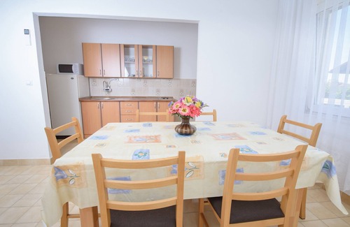 Kastel Stafilic Apartamento | Seaview Apt con terraza de 35m2 con vistas al mar, barbacoa, 3 minutos a pie de la playa