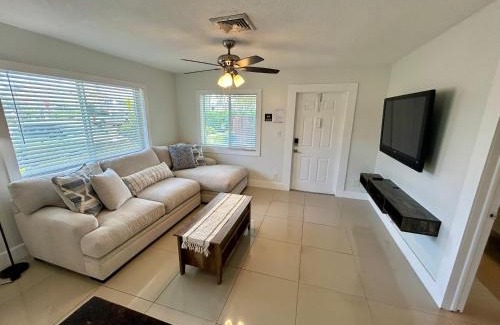 Lauderdale-by-the-Sea Apartamento | 2 min walk to beach with free parking at Lauderdale 17-1
