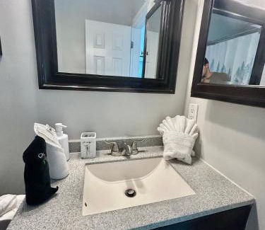 Lauderdale-by-the-Sea Apartamento | 2 min walk to beach & free parking Lauderdale 21-1
