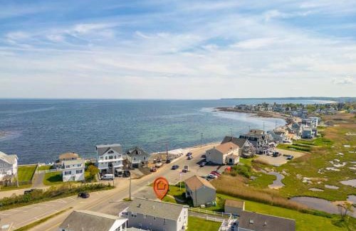 Ogunquit - Wells Casa | 2-Min Walk to Beach Large Deck with Outdoor Sofas