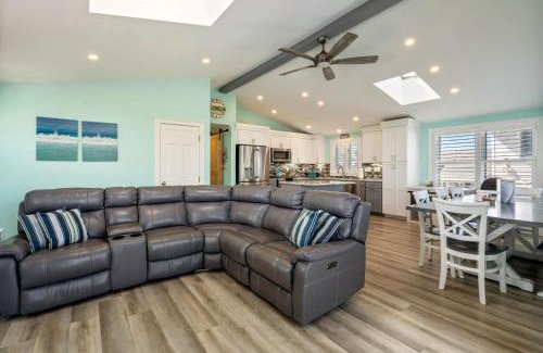 Ogunquit - Wells Casa | 2-Min Walk to Beach Large Deck with Outdoor Sofas