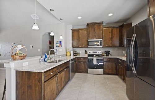 Fischer Casa | 2 Mins to Lake | Outdoor Grill | Pet Friendly