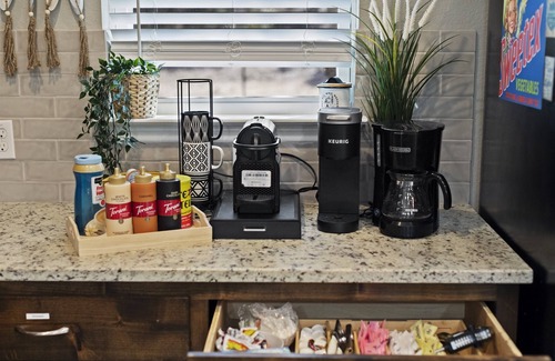 Fischer Casa | 2 Mins to Lake | Outdoor Grill | Pet Friendly