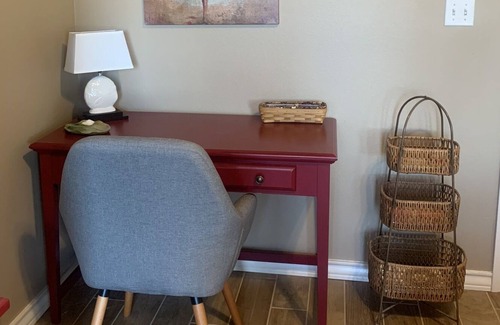 Corpus Christi Casa | 2 MINUTE DRIVE TO THE BEACH. End unit overlooking the Gulf and pool.