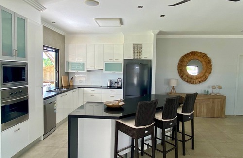 Woodgate Casa | 2 minute walk to the beach! One street back from the Esplanade Woodgate Beach.