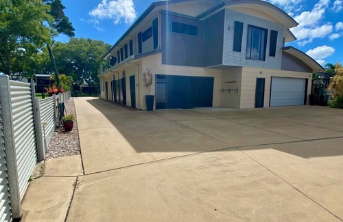 Woodgate Casa | 2 minute walk to the beach! One street back from the Esplanade Woodgate Beach.
