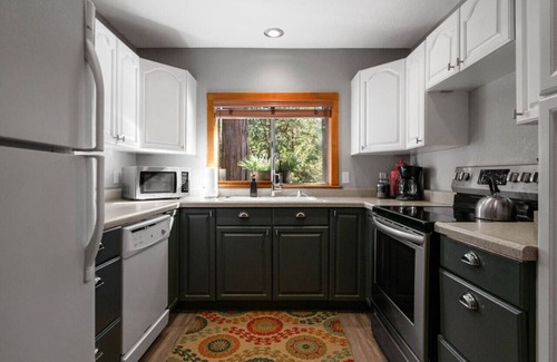 Idyllwild Cabina | 2 Minutes Away from Town with LARGE PRIVATE DECK!