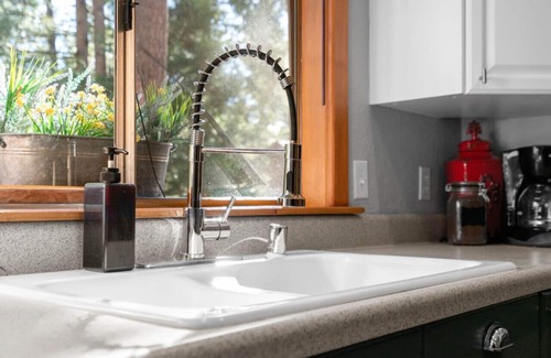 Idyllwild Cabina | 2 Minutes Away from Town with LARGE PRIVATE DECK!