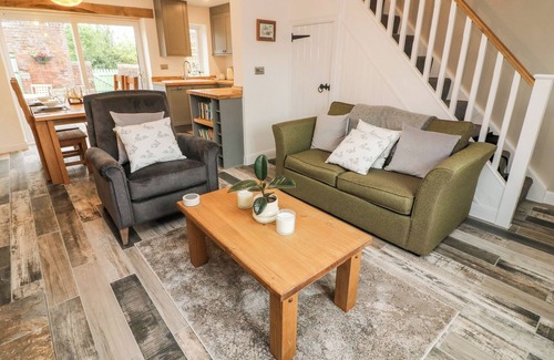 Knott End-on-Sea Cabaña | 2 MORTON COTTAGES, pet friendly, with open fire in Garstang