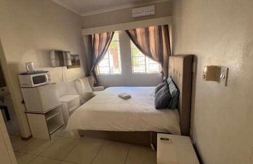 King William's Town Casa | 2 Oaks Guest House