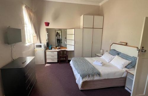King William's Town Casa | 2 Oaks Guest House
