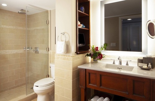 Historic Seaport Hotel | 2 Oceanfront Two Queen, Pier House Resort, Beach Access, Pet-Friendly, Duval St.