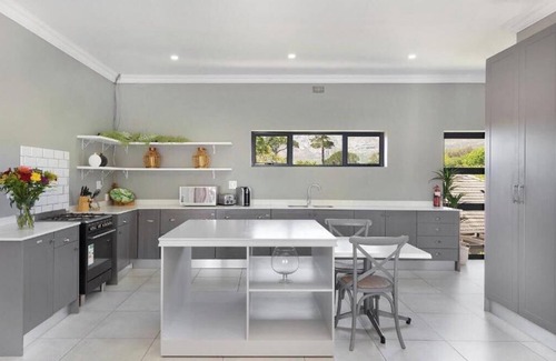 Lakeside Casa | 2 On Lismore Guesthouse 4