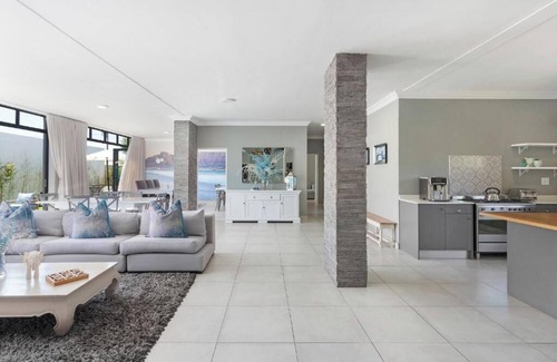 Lakeside Casa | 2 On Lismore Guesthouse 4