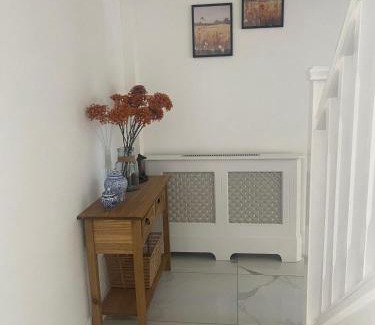 East Grinstead Casa | 2 Orchard Farm Cottages, Sleeps 10, Large Garden