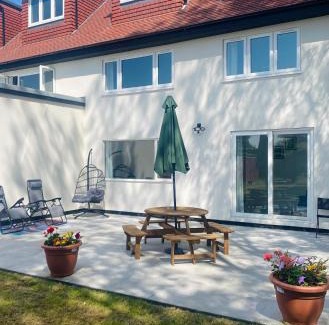 East Grinstead Casa | 2 Orchard Farm Cottages, Sleeps 10, Large Garden