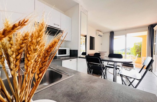 Plage de la Garonnette Apartamento | 2-person apartment, sea view with terrace La Nartelle Sainte Maxime
