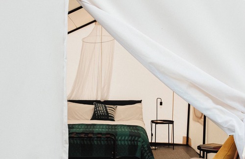 Canoncito Alquiler De RV | 2 Person Glamping tent with one King Bed @ Field Trip NM .