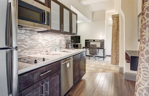 Downtown Baltimore Hotel | 2 Pet-Friendly Suites w/ Kitchen for Extended Stays – Central Location