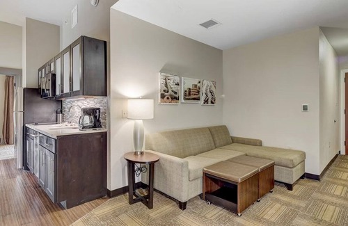 Downtown Baltimore Hotel | 2 Pet-Friendly Suites w/ Kitchen for Extended Stays – Central Location