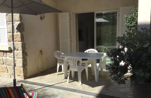 Porto Pollo Casa | 2 Pièces, Climatisé, à 150 m de la Plage, Tout Confort Pour 4 Personnes