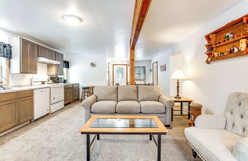 Laurium Cabina | 2 Ponds & Trail Access: Peaceful Cabin in Calumet!