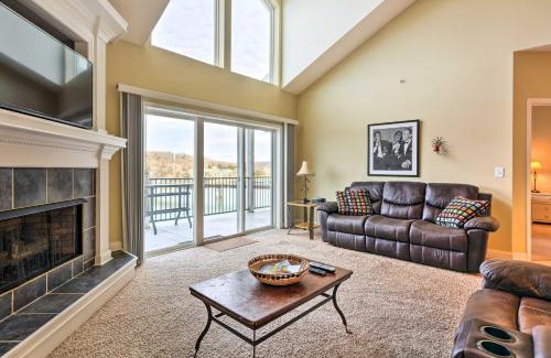 Camdenton Apartamento | 2 Pools Waterfront Condo on Lake of the Ozarks!