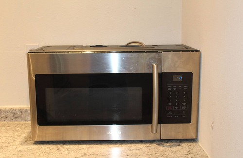 Sawtelle Cabaña | 2 camas Queen / 1 baño, Back House, ESTUDIO AMUEBLADO, Kitchenette, W / D, Patio / BBQ