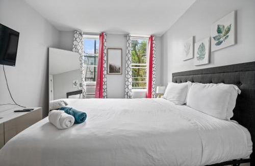 Jersey City Apartamento | 2 Queen Beds, TV's in Bedroom, Path to Manhattan