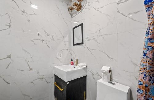 Jersey City Apartamento | 2 Queen Beds, TV's in Bedroom, Path to Manhattan