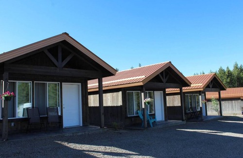 Island Park Chalet De Esquí | 2 Queen Beds, WIFI, Mini Fridge, Microwave, Full Bathroom