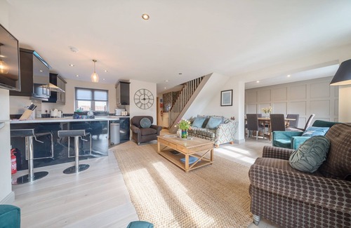 Burnham Market Cabaña | 2 Railway Cottages - sleeps 6 guests in 3 bedrooms