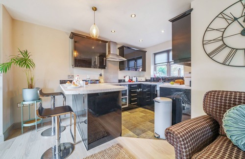 Burnham Market Cabaña | 2 Railway Cottages - sleeps 6 guests in 3 bedrooms