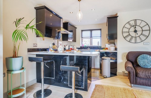Burnham Market Cabaña | 2 Railway Cottages - sleeps 6 guests in 3 bedrooms