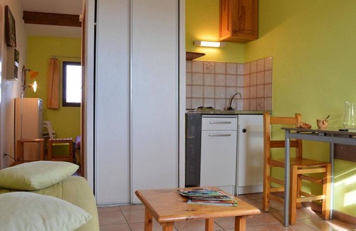 Saint-Pierre-la-Mer Apartamento | Apartamento de 2 habitaciones con balcón - a 800 m de la playa y parking privado