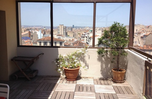 La Castellane Apartamento | Castellane de 2 habitaciones en el piso superior con una gran terraza tranquila