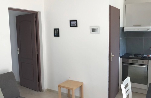 Caremeau Apartamento | Casa rural de 2 habitaciones en villa + piscina + aire acondicionado + parking
