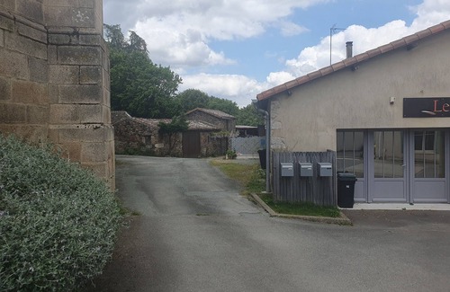 Montournais Casa | 2-room gîte with terrace 25 minutes from Puy du fou