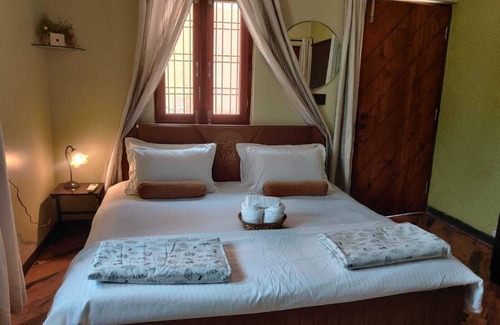 Jabalpur Otro | 2 room guesthouse in a charming 44000 sq ft farmhouse in wonderful Jabalpur