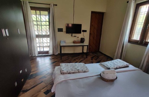 Jabalpur Otro | 2 room guesthouse in a charming 44000 sq ft farmhouse in wonderful Jabalpur