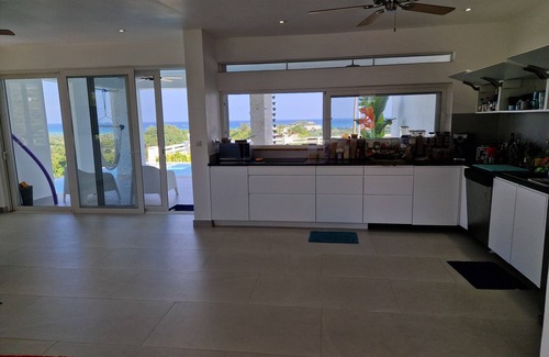 La Ceiba Villa | 2 rooms and 1 bathroom in shared luxury Villa. Seaview infinity pool - Hammocks.