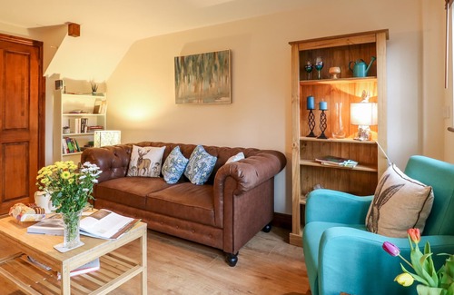 Haselbury Plucknett Cabaña | 2 Rose Cottages, PLATO DE HASELBURY