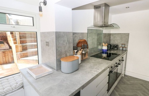 Horton Cabaña | 2 SALT COTTAGE, pet friendly, character holiday cottage in Port Eynon