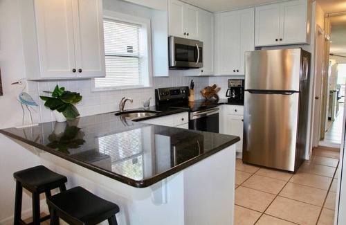 Seagrove Beach Condominio | 2 Seasonally Heated Pools! 4 Bikes! Tennis Courts! 2-Minute Walk to the Beach!