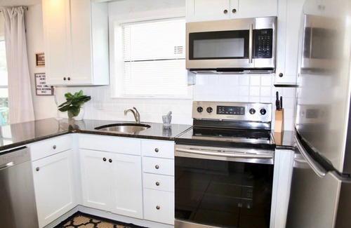 Seagrove Beach Condominio | 2 Seasonally Heated Pools! 4 Bikes! Tennis Courts! 2-Minute Walk to the Beach!