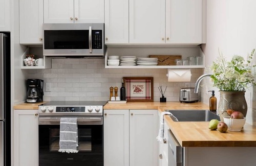 Nashville Apartamento | 2-South: Cozy 2BR in Downtown Nashville, IN w/ Rooftop Patio