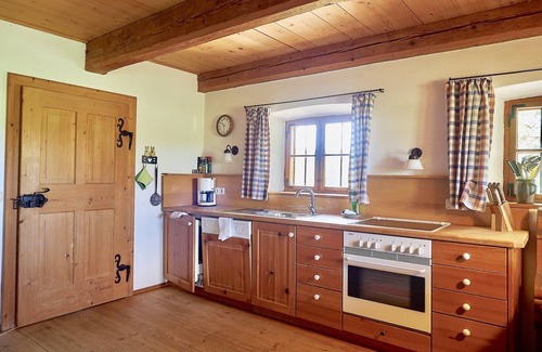 Hebertsfelden Apartamento | 2-stöckiges Ferienhaus mit 4 Schlafzimmern und großer Südterrasse