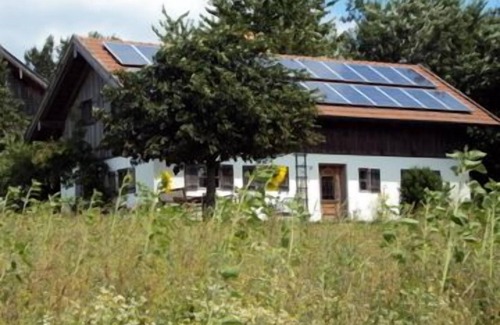 Hebertsfelden Apartamento | 2-stöckiges Ferienhaus mit 4 Schlafzimmern und großer Südterrasse