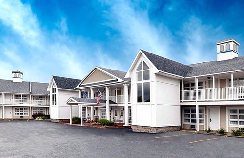 St Ignace Hotel | Hotel de 2 estrellas ∙ Baymont by Wyndham St. Ignace Lakefront